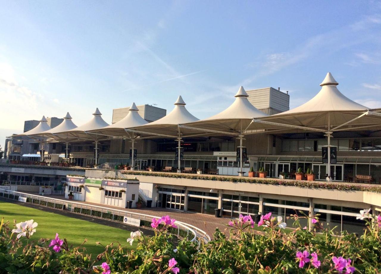 אשר Sandown Park Lodge מראה חיצוני תמונה